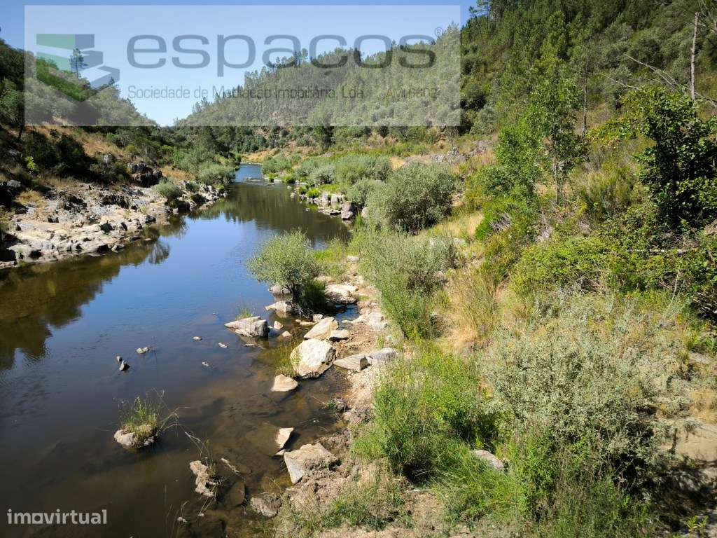 Terreno a confinar com o Rio Ocreza - Grande imagem: 4/14