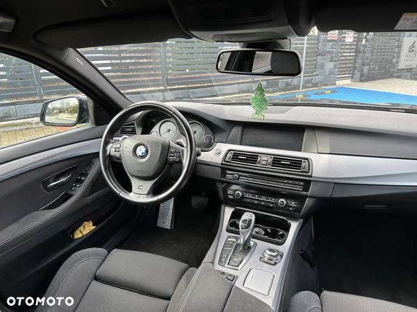 BMW Seria 5 550i - 22