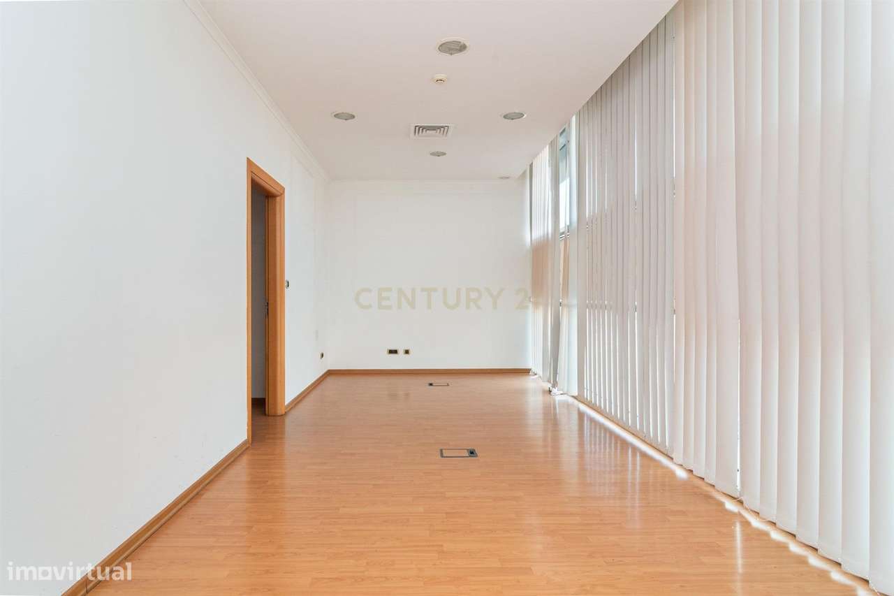 Escritório Moderno, com vista panorâmica, em Lisboa-13