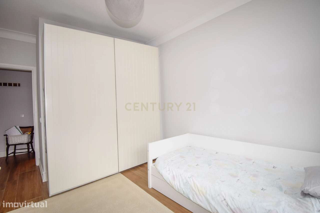 T3 Renovado | Luminosidade Natural | Localização Premium na Alameda /-8