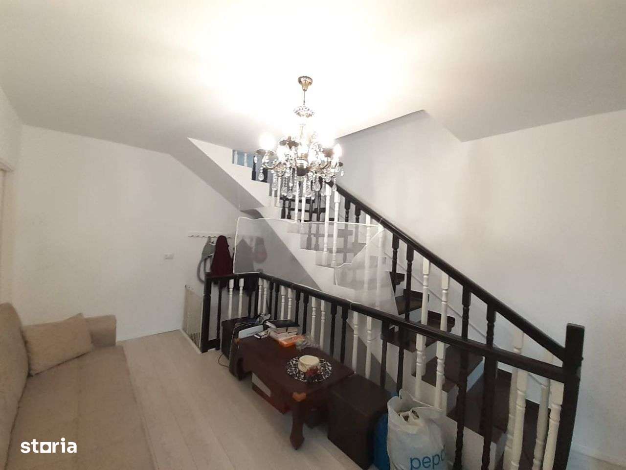 Vila spatioasa de vanzare in Rediu cu garsoniera separat - Imagine principală: 5/14