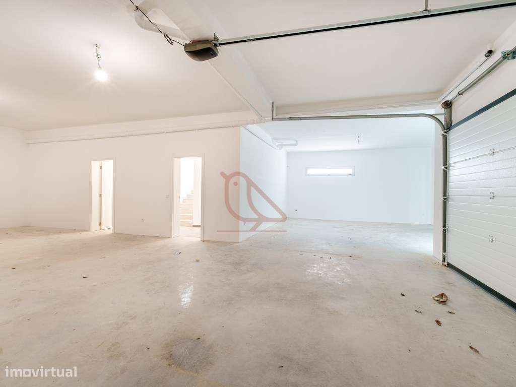 Moradia Isolada T4 Contemporânea com Jardim e Acabamentos Premium -...-42