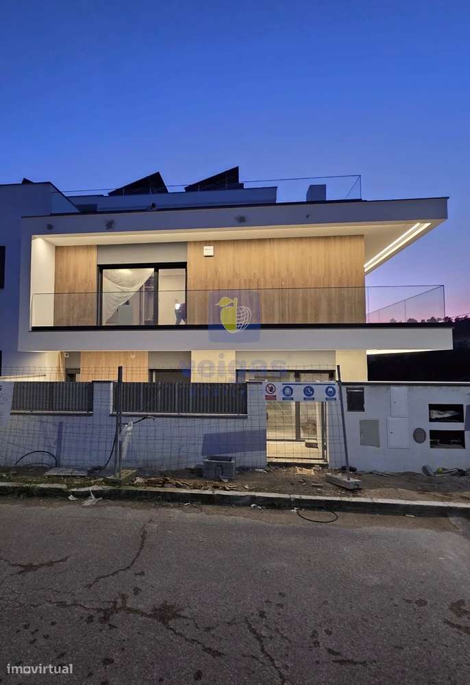 Moradia T4 C/ Piscina -  Bairro Primavera-35