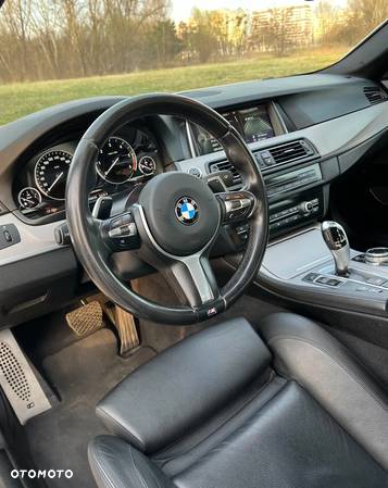 BMW Seria 5 520d xDrive - 14