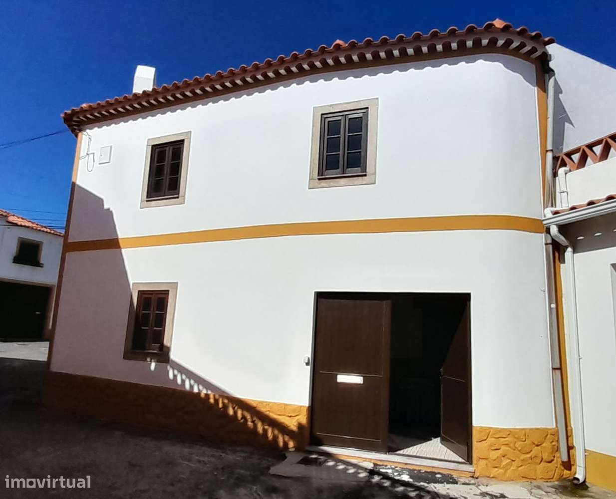 Moradia T4 ,Inserida numa zona rural, próxima de montanha e mar. - Grande imagem: 3/35