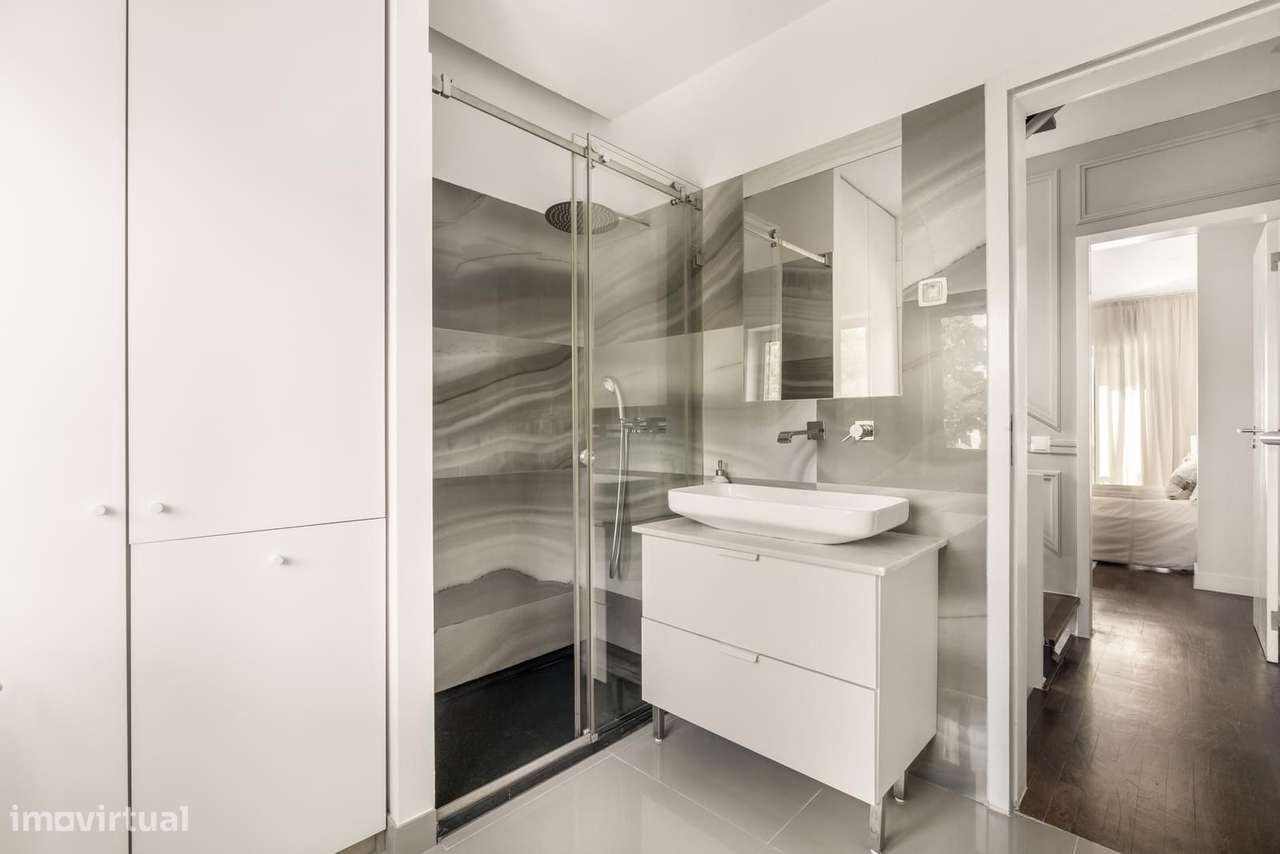 Moradia T4 com jardim, Encarnação, Lisboa-19