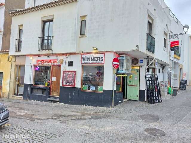 Venda de Prédio / 2 fracções em Lagos-25