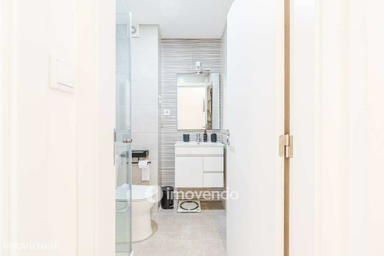 Apartamento T2, com áreas amplas e varanda, na Póvoa de Santa Iria-30