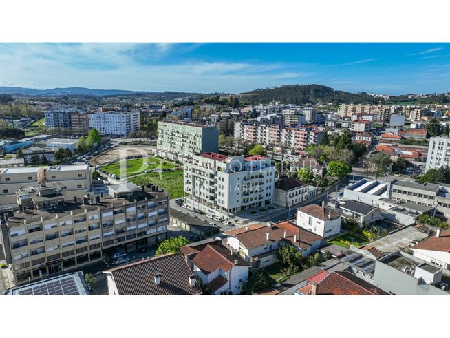 Apartamento T6 no centro de Famalicão-3