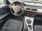 BMW Seria 3 320d - 25