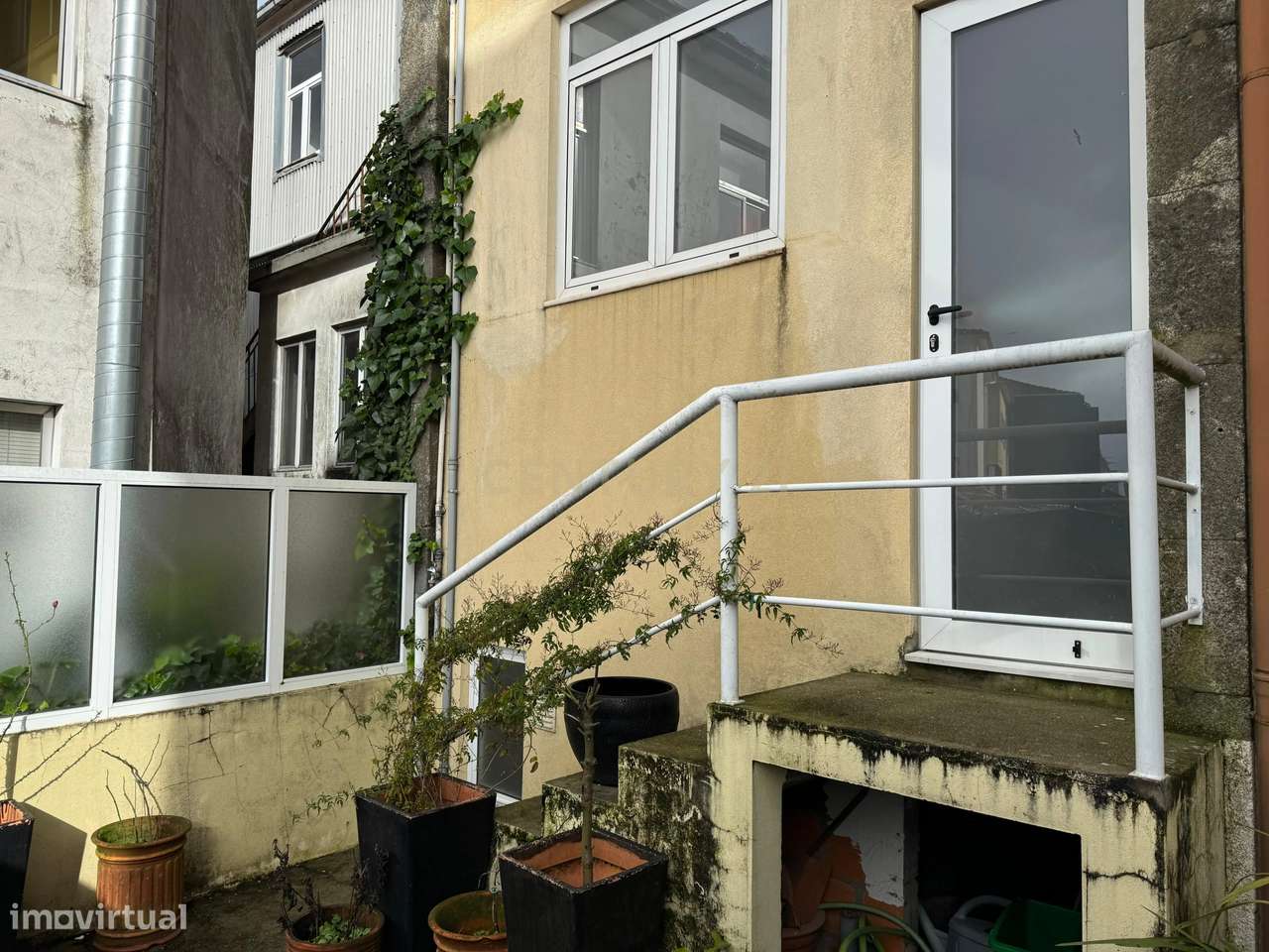 Prédio de Charme na Praça da República – Centro do Porto-31