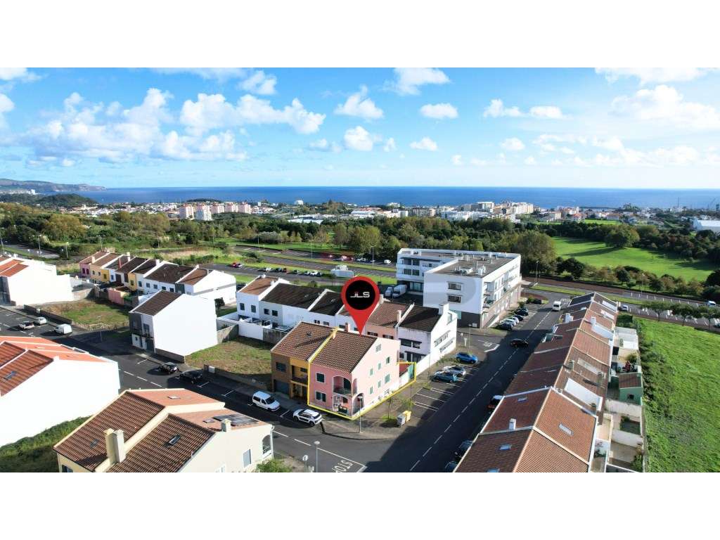 Moradia V4+1 próximo do Parque Urbano, São Pedro, Ponta Delgada-26