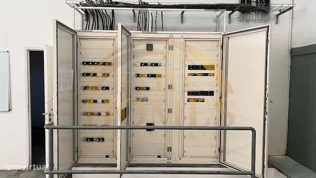 Armazém para venda na Quinta do Anjo.-5