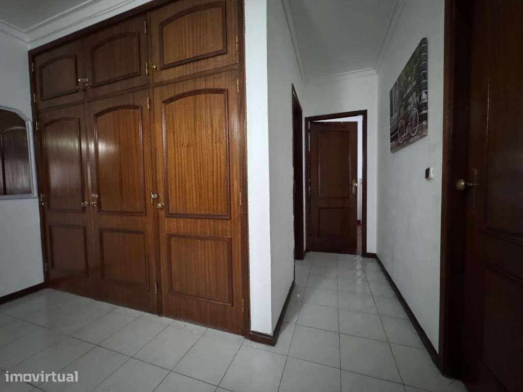 APARTAMENTO T3 - NA RUA CORREIA GARÇÃO - ODIVELAS-10