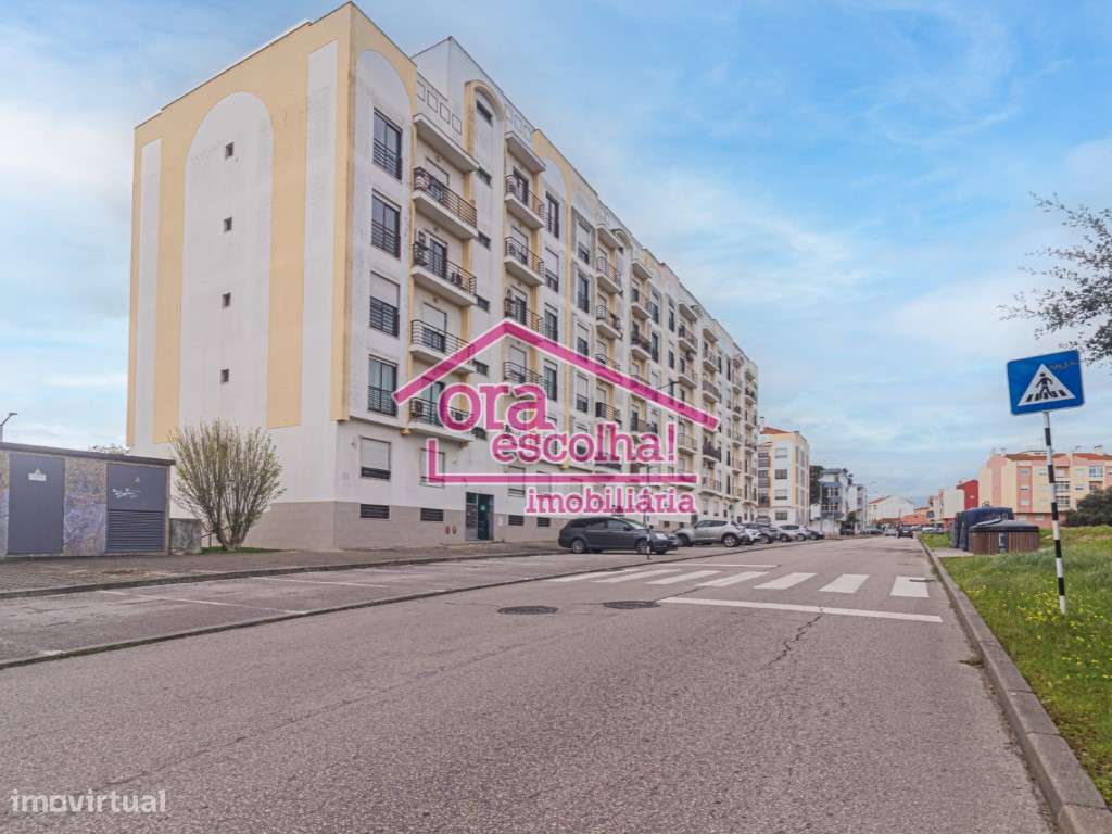 T2 de 2011 com 80 m2 e Garagem 40 m2 no Casal do Marco!-17