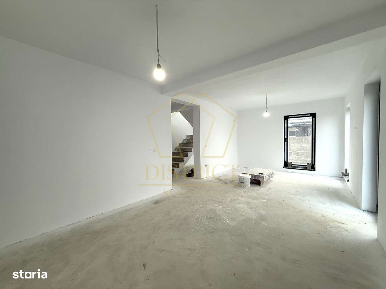 Duplex despartit prin camera tehnica cu 4 camere | Giroc - Imagine principală: 4/11