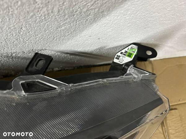 LAMPA PRAWA TOYOTA YARIS 4 IV SOCZEWKA ŁADNA - 3