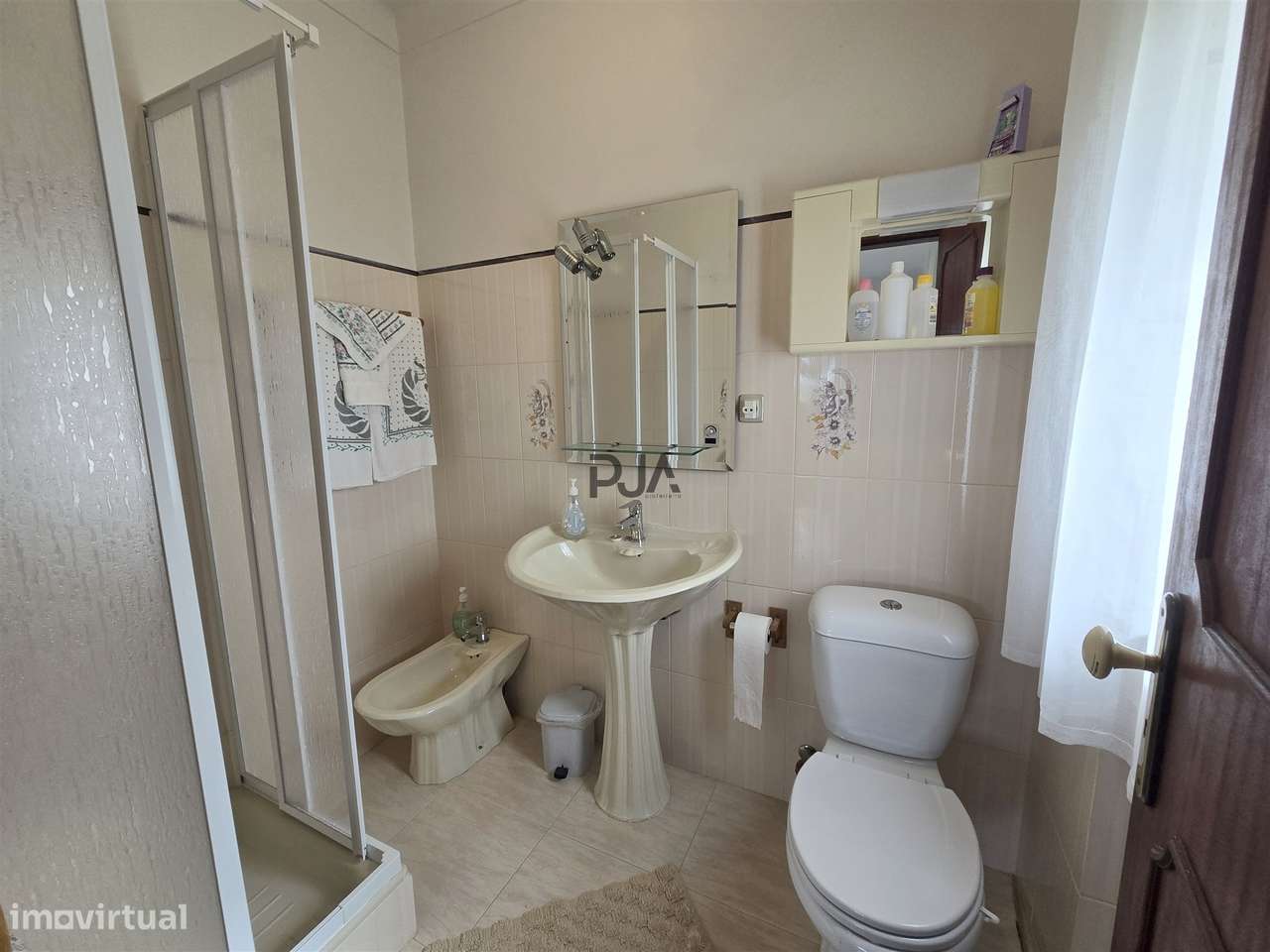 Moradia Isolada T5 em Outeiro de Espinho, Mangualde-20