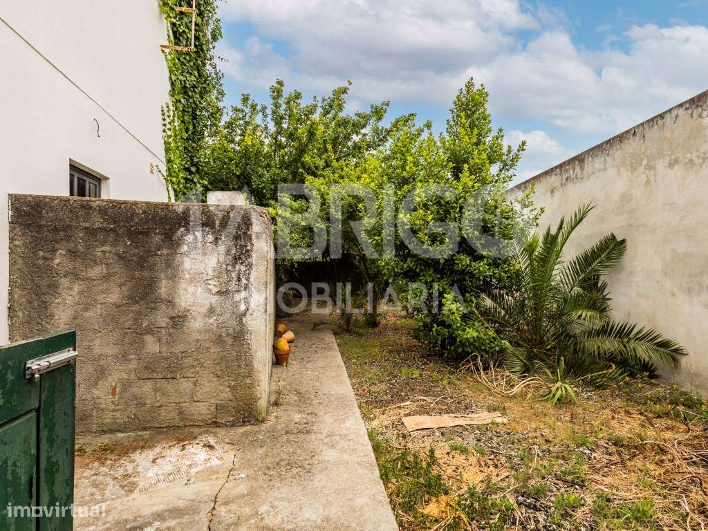 Moradia T3 Central, Oportunidade de Reabilitação (Para venda ao abr...-18