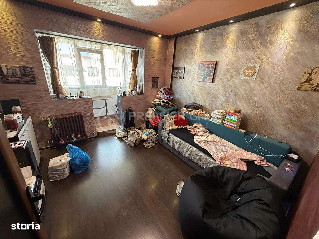 Apartament 3 camere, Mircea cel Batran, 55mp + boxă - Imagine principală: 2/12