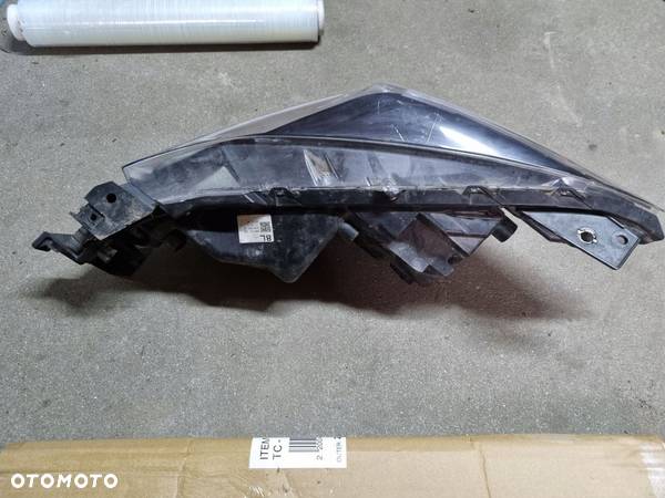 mazda 3 17- lampa przód prawa b63c-51030 ORYG - 8