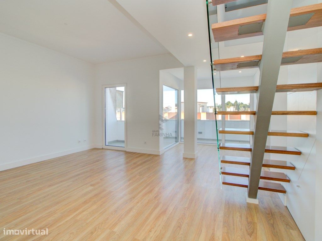 Duplex em último piso totalmente renovado a estrear, pronto a habitar. - Grande imagem: 1/34