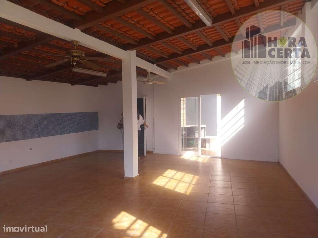 Moradia V4 com piscina em Setúbal!-31