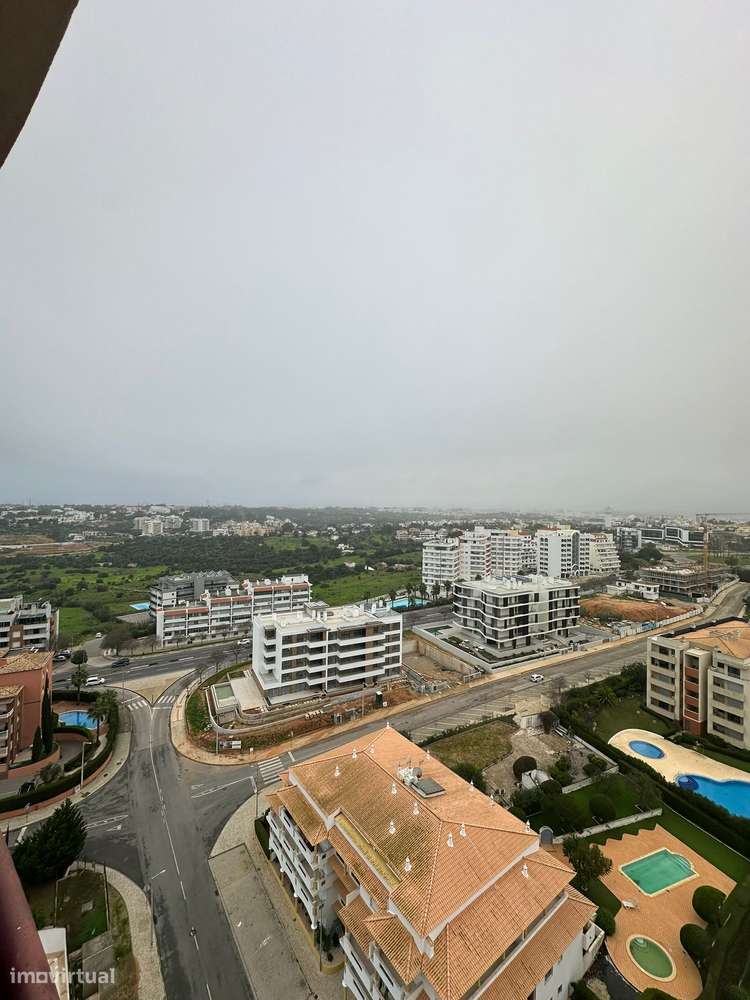 Apartamento T1 com lugar de parqueamento e piscina-26