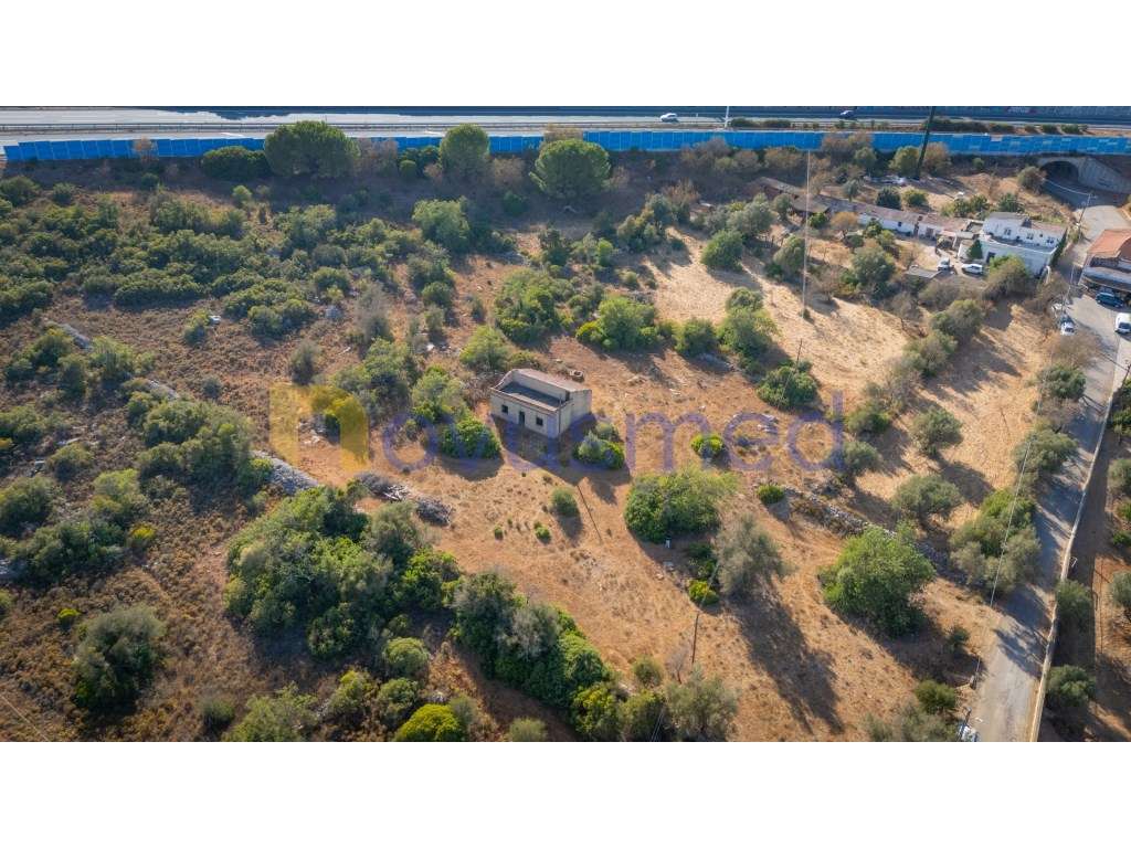 Moradia térrea para reabilitar na Centeeira, Paderne - Albufeira, N... - Grande imagem: 5/43