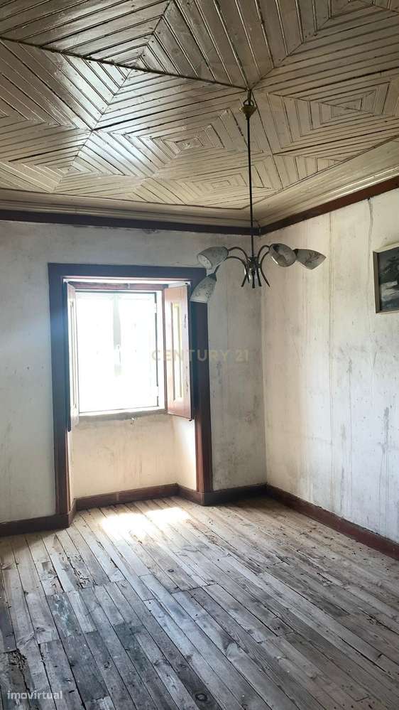 Espaçosa Moradia em Villas Ruivas com Garagem-8