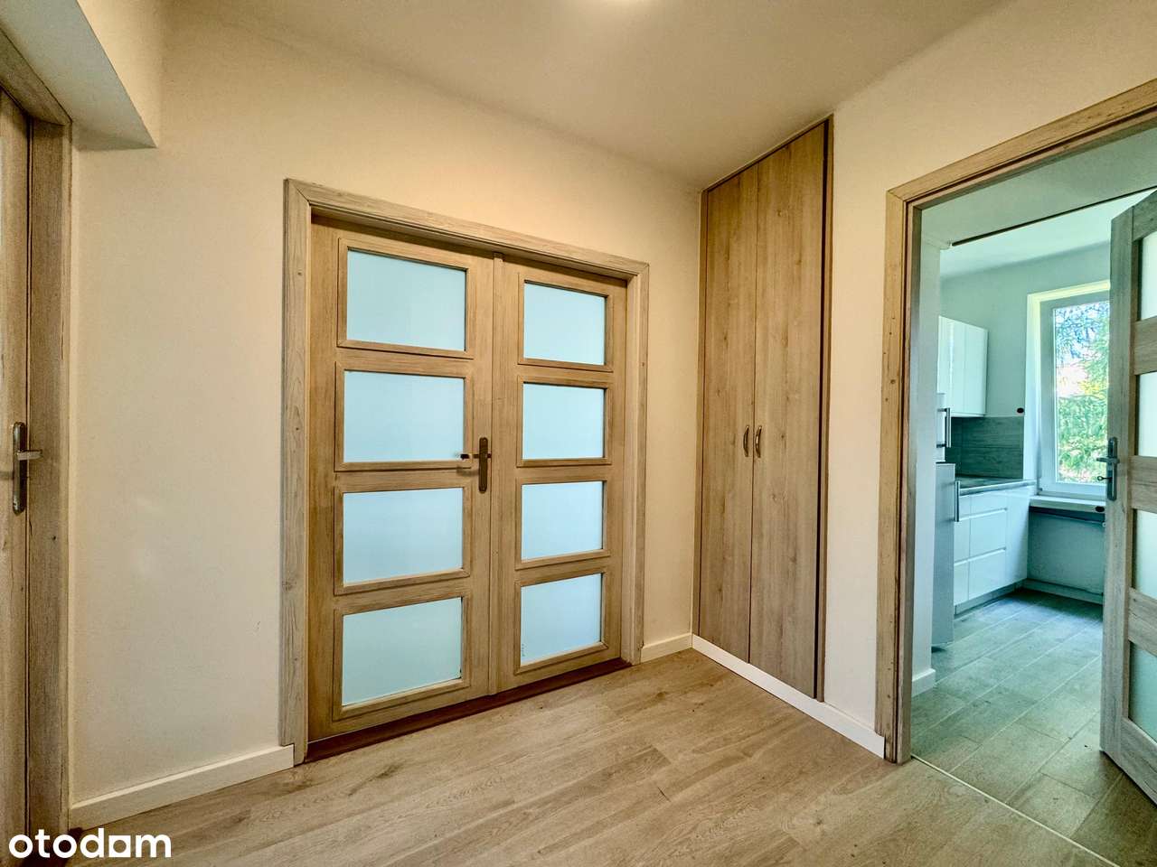 Po generalnym remoncie - Słoneczne 2-pokojowe mieszkanie z GARAŻEM!-9