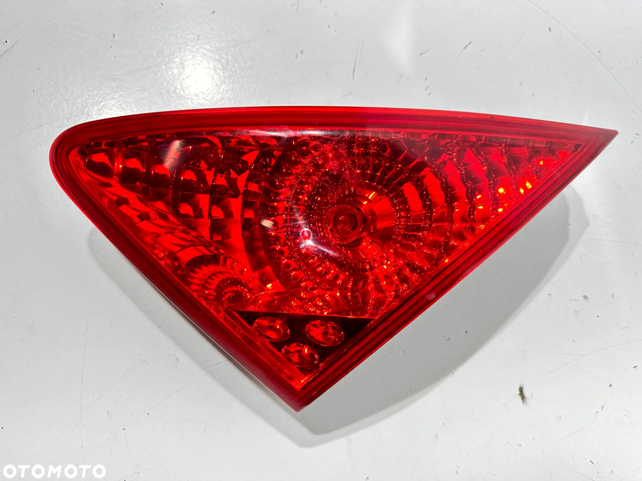 Lampa tył P w klape  Peugeot 3008  10-14R - 2