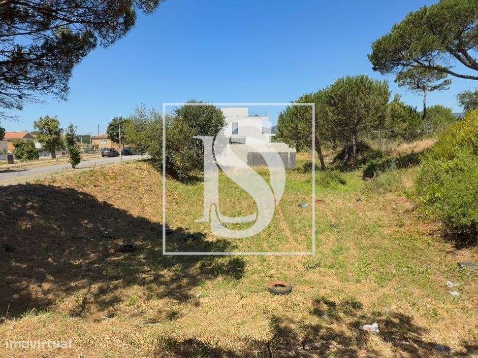 Terreno para construção de moradia em banda em Darque-2