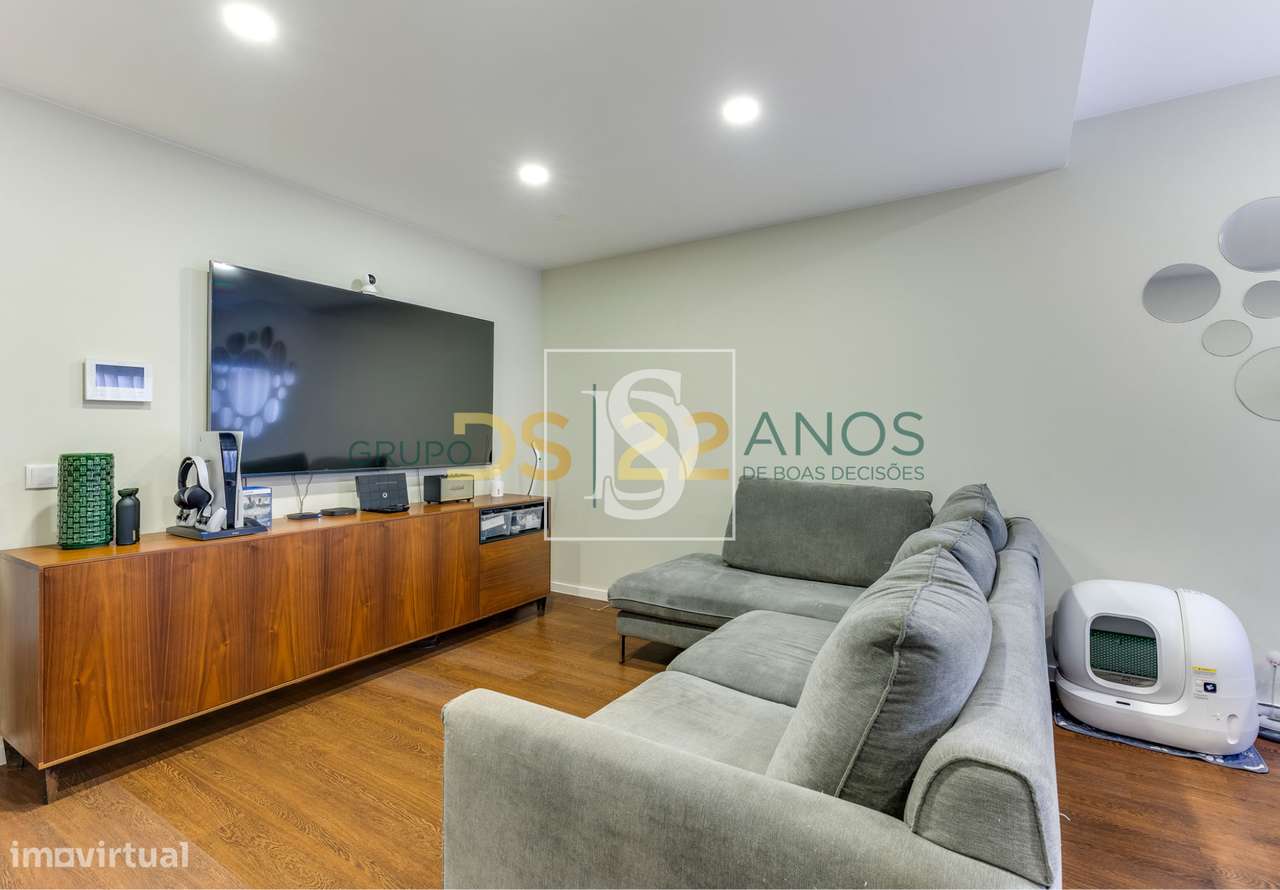 Moradia de construção moderna, situada na 3. ª linha de praia na Póvoa-6