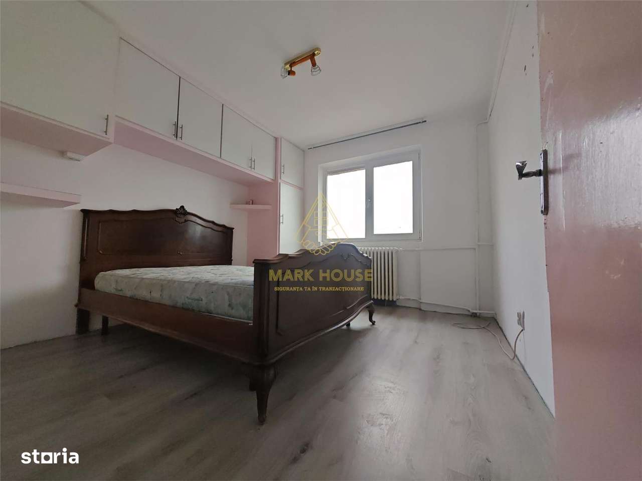 Apartament cu 3 camere de vanzare, zona Milcov-0