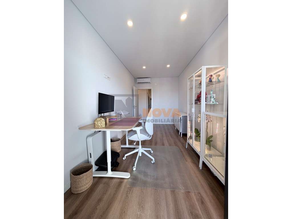 T3 Último Piso em Famões | 165 m² | Domótica | Classe A | 2 Lugares...-14
