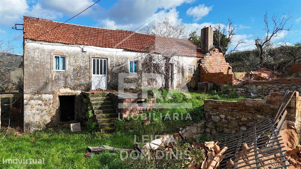 Moradia T3 localizada próxima da vila de Freixianda-7