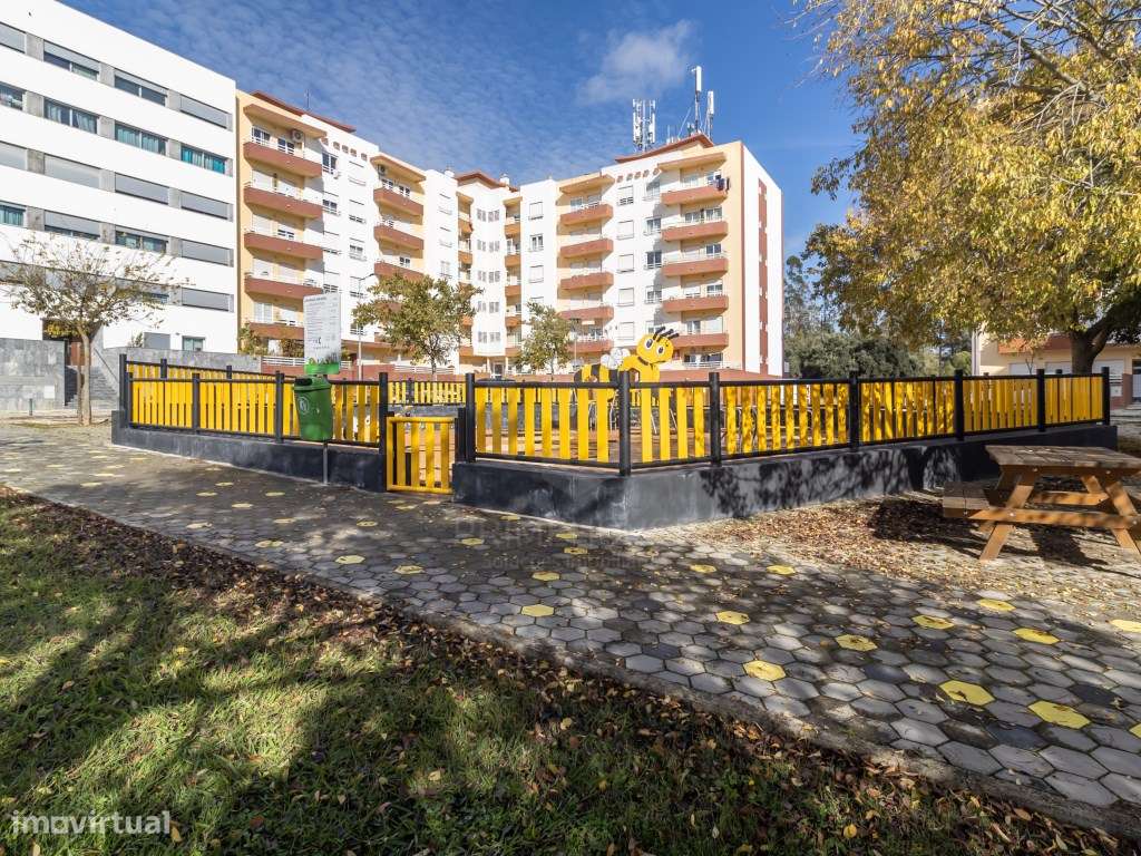 Apartamento T2 com Elevador, Garagem e Arrecadação em Setúbal - Grande imagem: 2/36