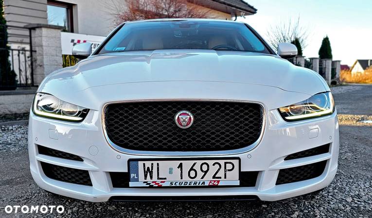 Jaguar XE 2.0 D Prestige - 4