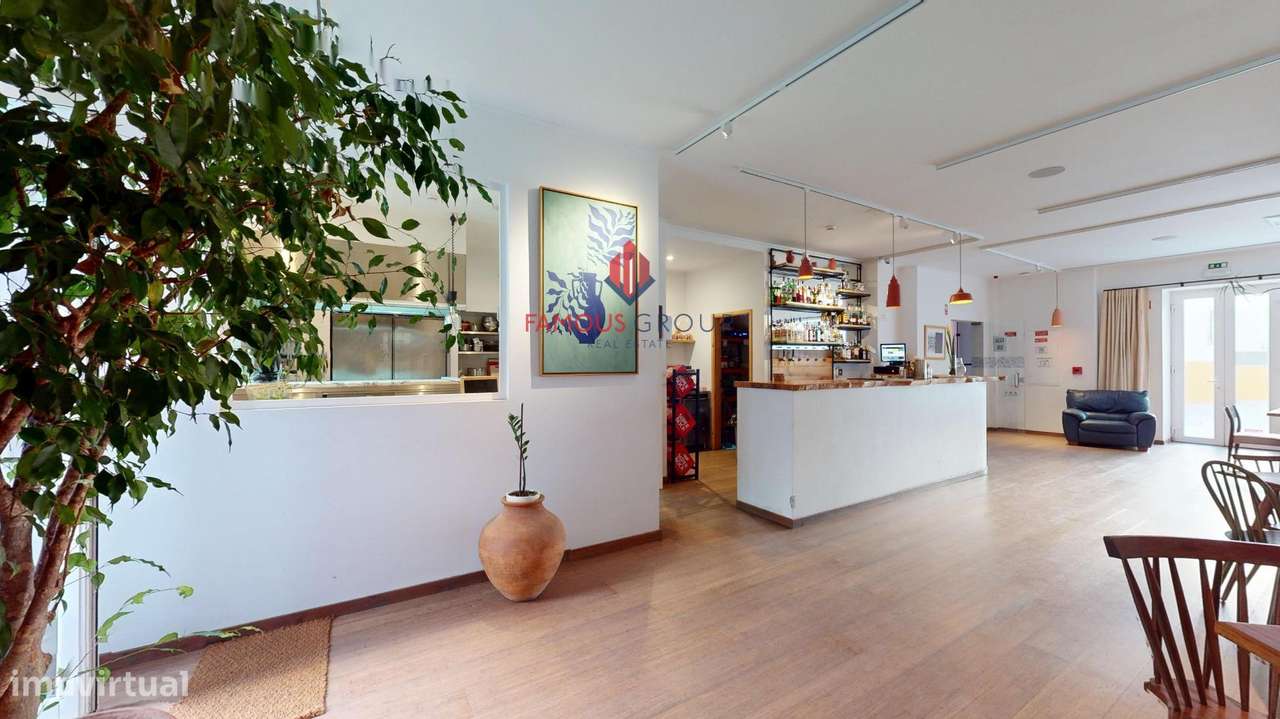 Prédio Histórico com Alojamento Local, Restauração e Espaço...-9