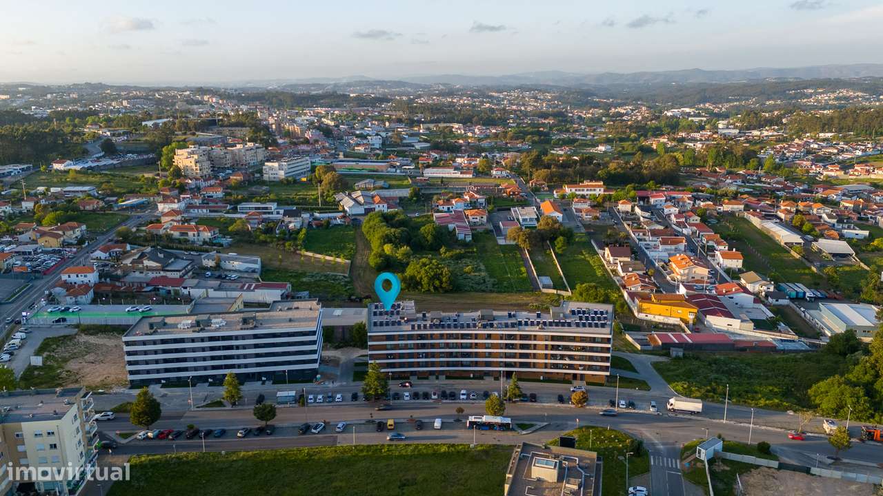 Exclusivo apartamento T3+1 seminovo, com 190m2, três frentes e box-40