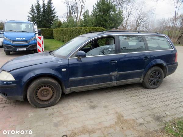 VOLKSWAGEN PASSAT B5 LIFT KOMBI 2001 LA5E 1.9 TDI AVB 100KM EEN GRANATOWY na części - 2