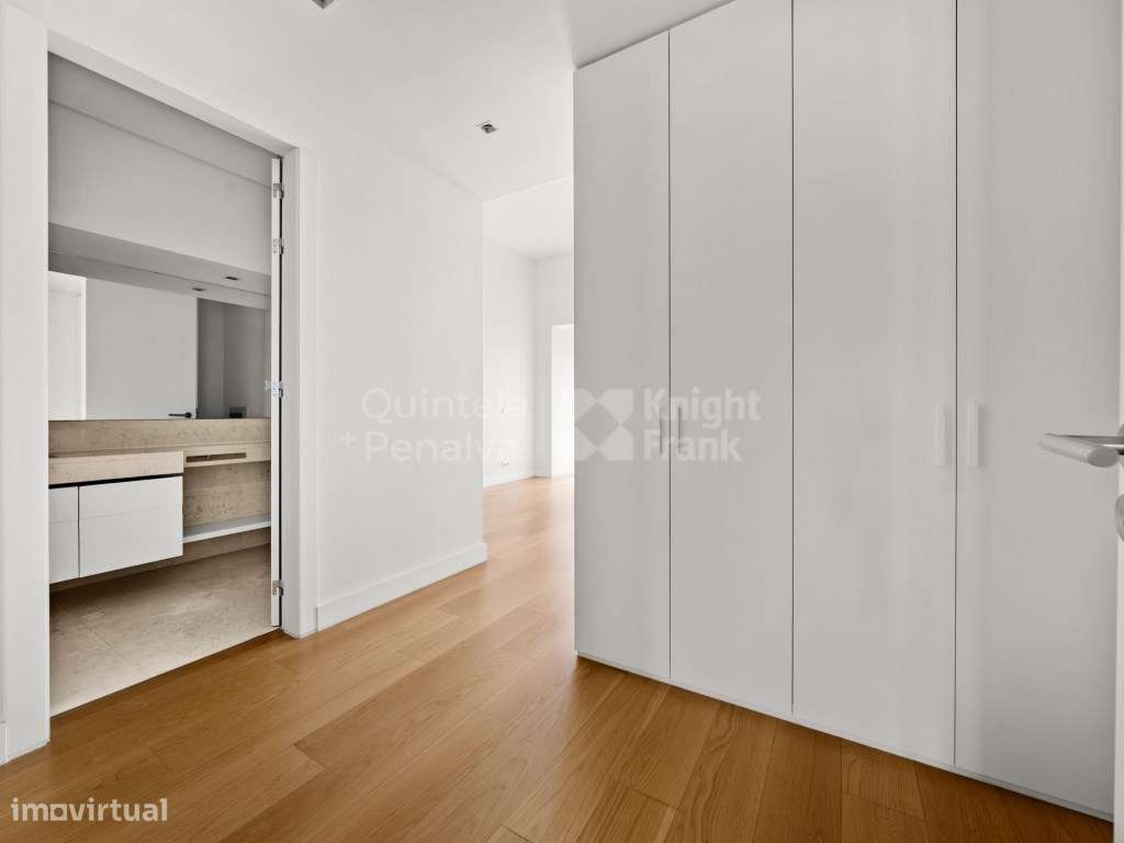 Apartamento T3 com vista rio para venda na Lapa, Lisboa-22