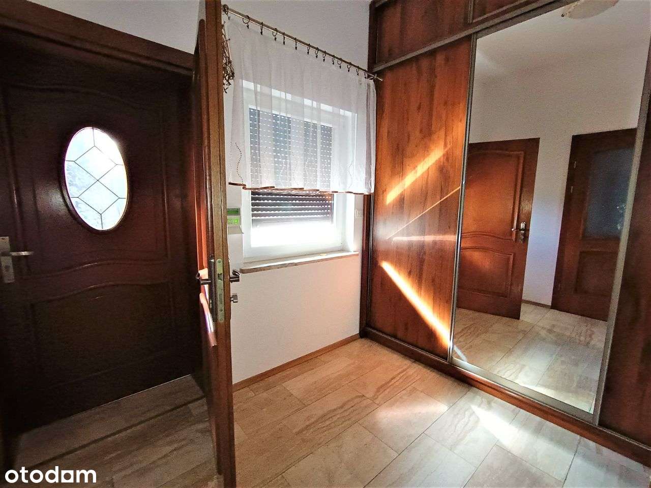 Dwa domy  z osobnymi wejściami połączone zimowym ogrodem-10