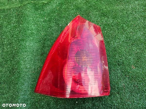 LAMPA LEWY TYŁ PEUGEOT 307 SW PRZEDLIFT 01- - 1