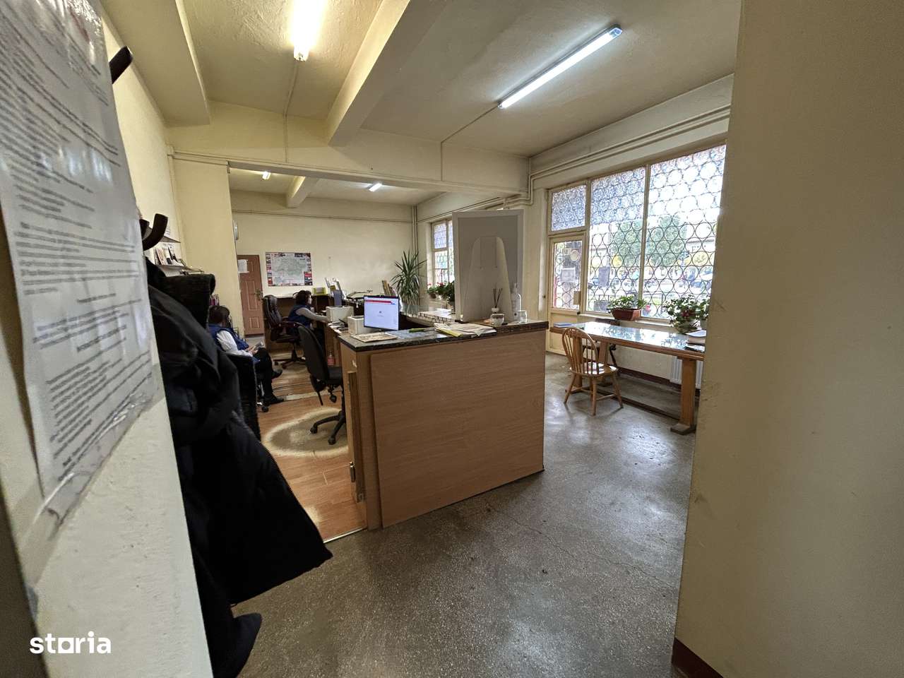 Vand spatiu comercial,actualmente POSTA din Chisineu Cris, din centru.-11