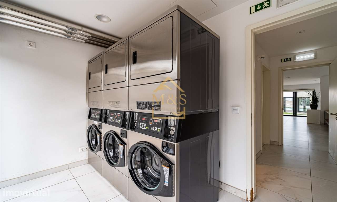 Apartamento T1 , Vistas Rio , Cond.Fechado, varanda, garagem,Antas-26