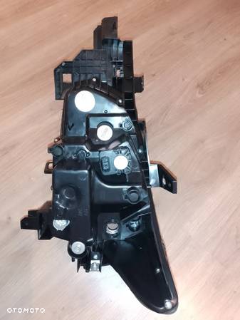 Komplet  lub  osobno  Lampy przód  mazda cx9 od 2016 - 4