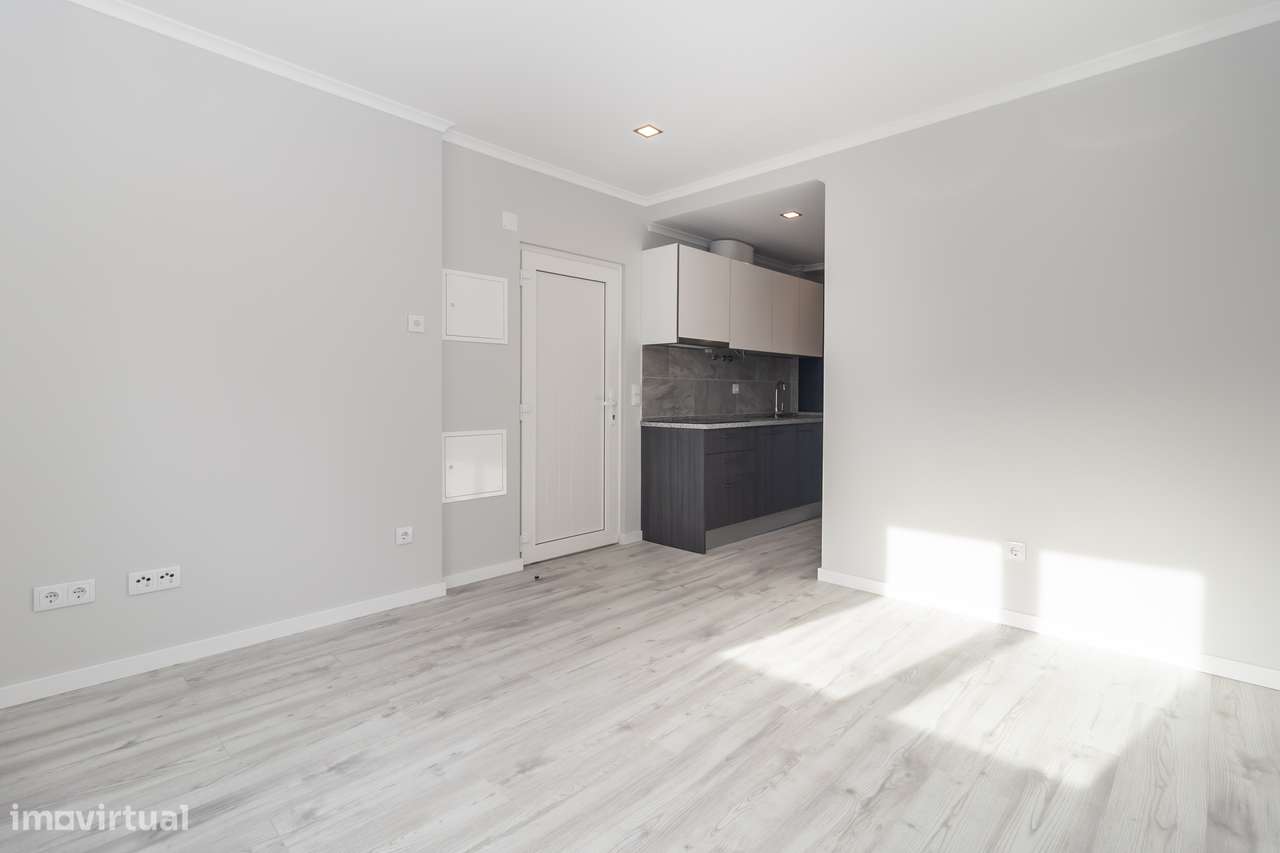 Arrendo Apartamento T1 remodelado- Casal do Marco, P. Pires – 700 Eur - Grande imagem: 5/14