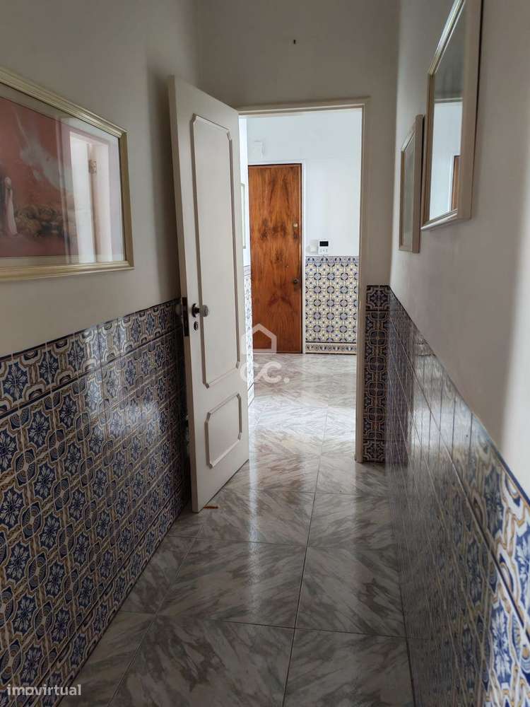 Apartamento T2 com varanda em Penha de França, Lisboa-13